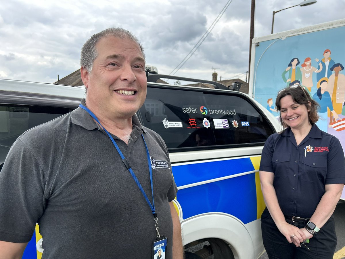KeithRBarber's tweet photo. Safe, Well & Secure - @EssexPoliceUK, @ECFRS, @Brentwood_BC, @BrentwoodCvs and partners coming together to help West Horndon residents. Delighted to visit and see so many organisations working to strengthen our community. #WestHorndon #safewellsecure #community https://t.co/6KWSP3joml