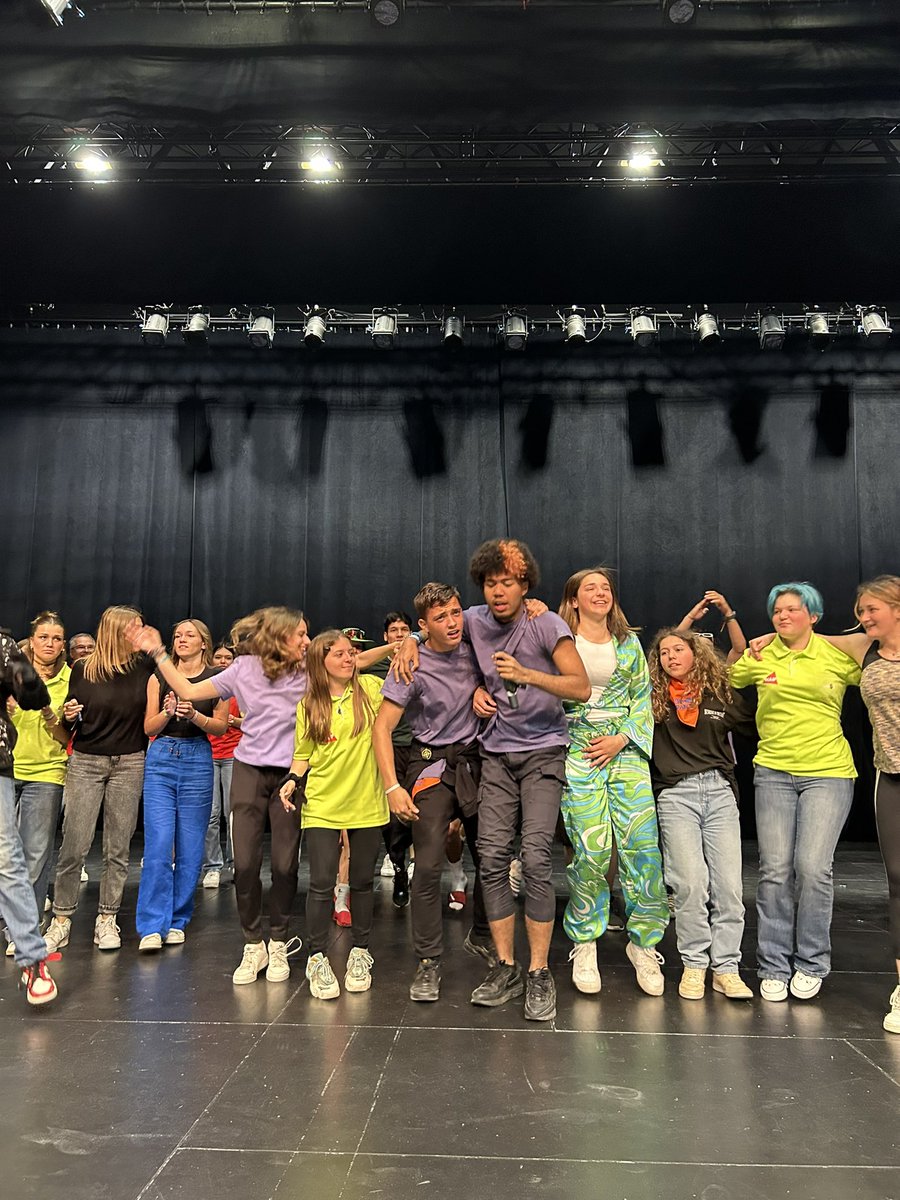 unss's tweet photo. Fin du championnat de France UNSS de Sport Partagé Multi-Activités

Ce matin, les participants se sont réunis à la salle Roger Hanin de Soustons pour le challenge artistique, suivi de la traditionnelle remise des prix et du protocole fin de championnat

#SportPartage #TeamUNSS https://t.co/jEVBKCXOUM