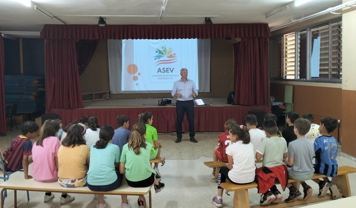 asevformacion's tweet photo. CEIP Mariana de Pineda
👏👏 a los alumn@s d 5 x su participación n las conferencias d Seguridad Vial
Q buena mañana!
Sus inquietudes y colaboraciones han facilitado la exposición d conceptos, y las dinámicas d grupo
👏👏 a la directora y profesores x labor a favor d su seguridad https://t.co/e7sTc1Rti6