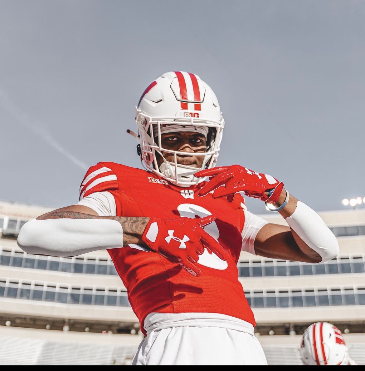 jaygolive1k's tweet photo. Extremely Blessed To Receive An Offer From University Of Wisconsin ! #Gobagers🔴  @CoachJdubSFA @CoachMessay @CoachHitsch  @BadgerFootball  @CoachCammm  @RivalsFriedman @CoachFick https://t.co/MQsO7c8ZSr