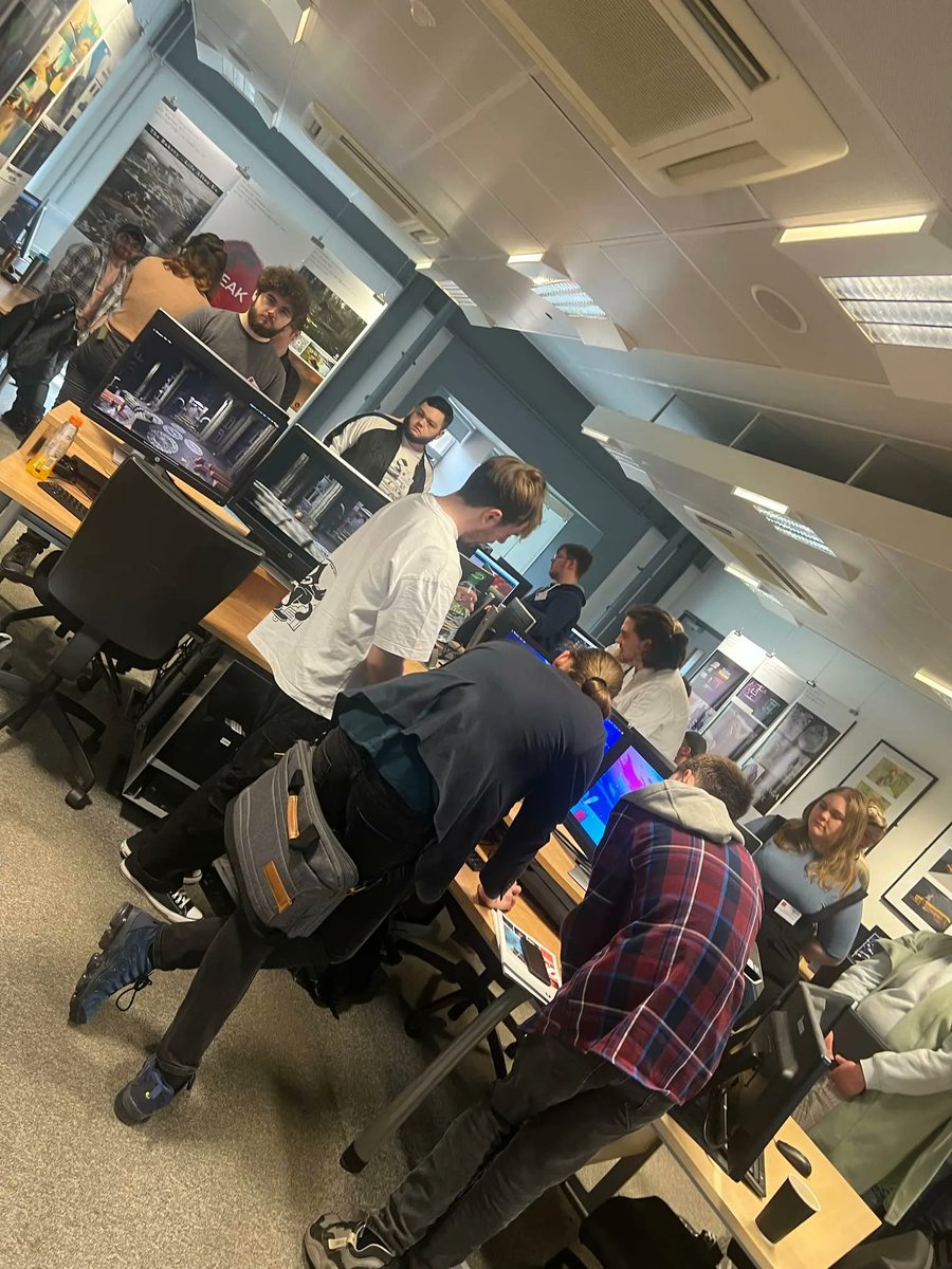 ExpoTees tweet media