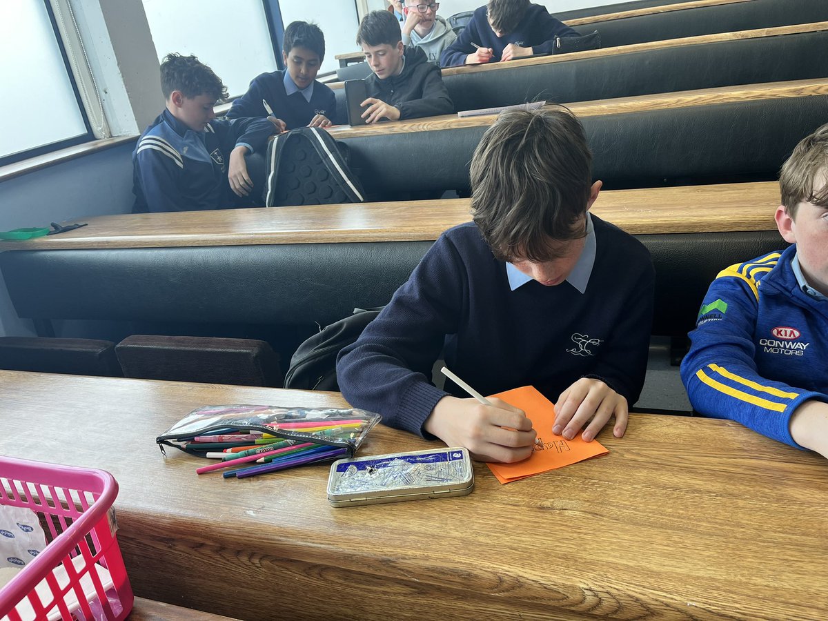 Louisheen's tweet photo. Students busy searching up silly jokes for Róisín’s birthday cards! @OscarsKidsIE @stgeralds https://t.co/owxvHyyhKJ