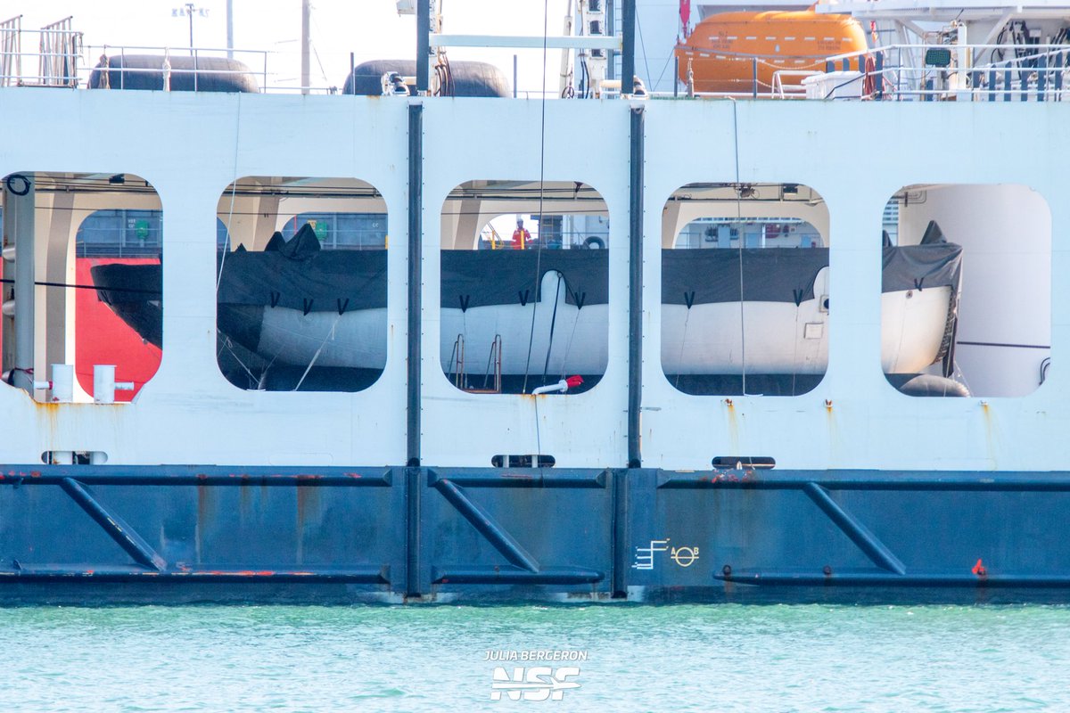 julia_bergeron's tweet photo. Bonus views of todays arrival to Port Canaveral. Booster 1067, a fairing and people for scale, oh my!

📷 Me for @NASASpaceflight https://t.co/Jt3EFfOO2P