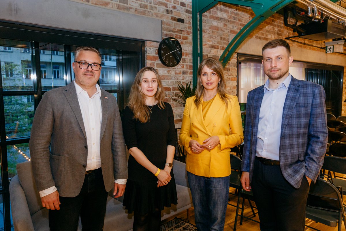 abbabusiness_'s tweet photo. ��️To the attention of ABBA members: in collaboration with the @AC_Global, we support applications from our members for educational programs and provide recommendation letters for them.

📷Seminar "Educational Opportunities in the USA for #Belarusians." #EUforBelarus @MarinaGirin https://t.co/sDNaFyqMkh