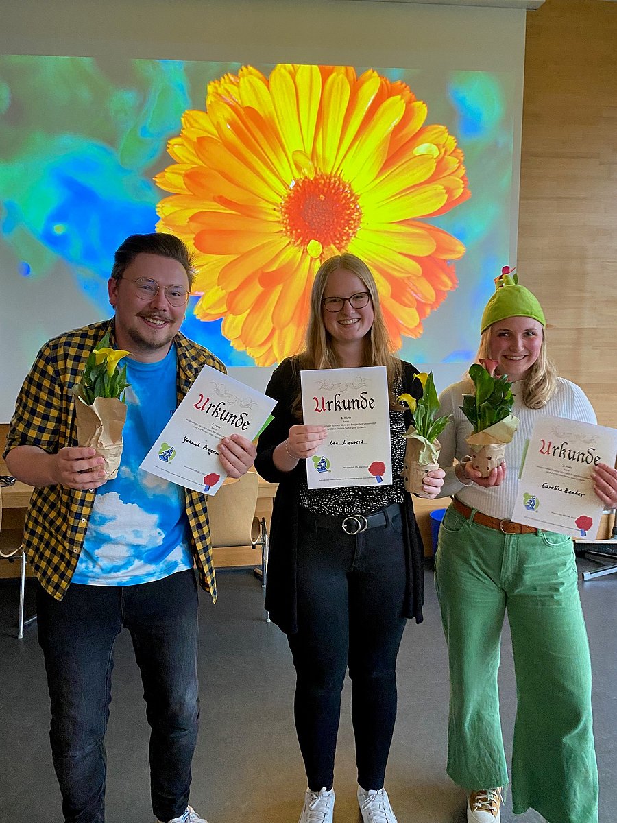 BUW_Chem_Bio's tweet photo. Herzlichen Glückwunsch an die Gewinner*innen des Biologie Science-Slam 2023! 🥳🌿🎊🌼🎉🌳
 
Weitere Infos findet ihr hier: https://t.co/tgdEKtzUCE
 
 Wir freuen uns schon aufs nächste Jahr 🙂!!
 
 #scienceslam #biologie #gewinner #stnu #Natur #Umwelt

@FK4_BUW @Uni_Wuppertal https://t.co/o8StROF2x0