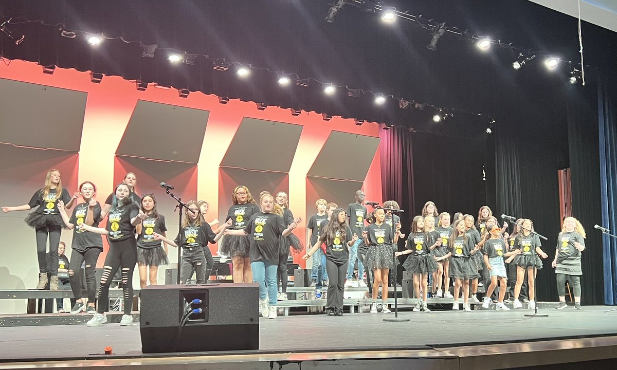 miss_smith2012's tweet photo. Last night’s Pop Concert was the BEST of the best!!! @ITChoirRoom put on quite the show. I am so proud of all of our amazing performers and all of Mrs. Trumpp’s hard work! @ITMSCougars https://t.co/Cs0iT08uGi