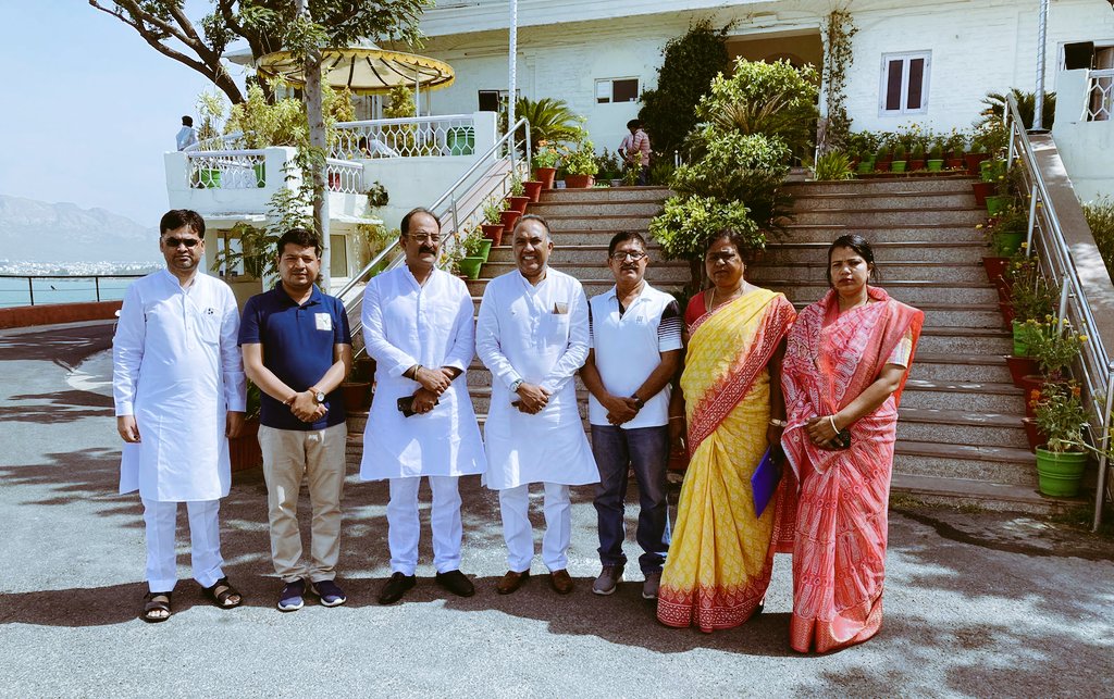 bipin_basil's tweet photo. With @virenderrathor ji's on his Ajmer visit a real gentleman. https://t.co/SpfH19kqrX