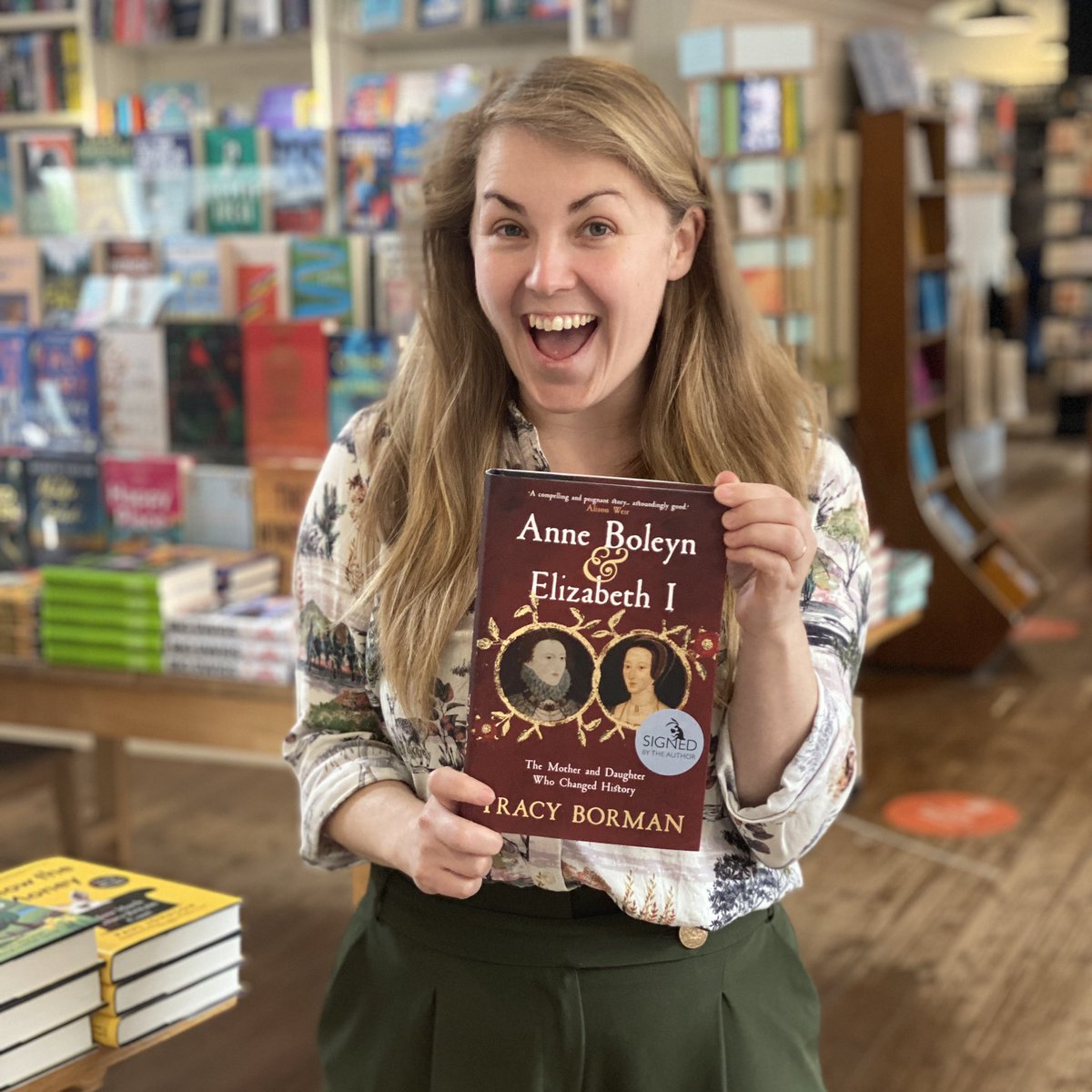 mainstreethare's tweet photo. Vicky is very excited that the new @TracyBorman book has arrived in the shop today! ππ»
She is a massive fan and cannot wait to get her nose into βAnne Boleyn & Elizabeth Iβ
@hodderbooks #mainstreetbooks #newnonfic https://t.co/bFaXhxP9vU