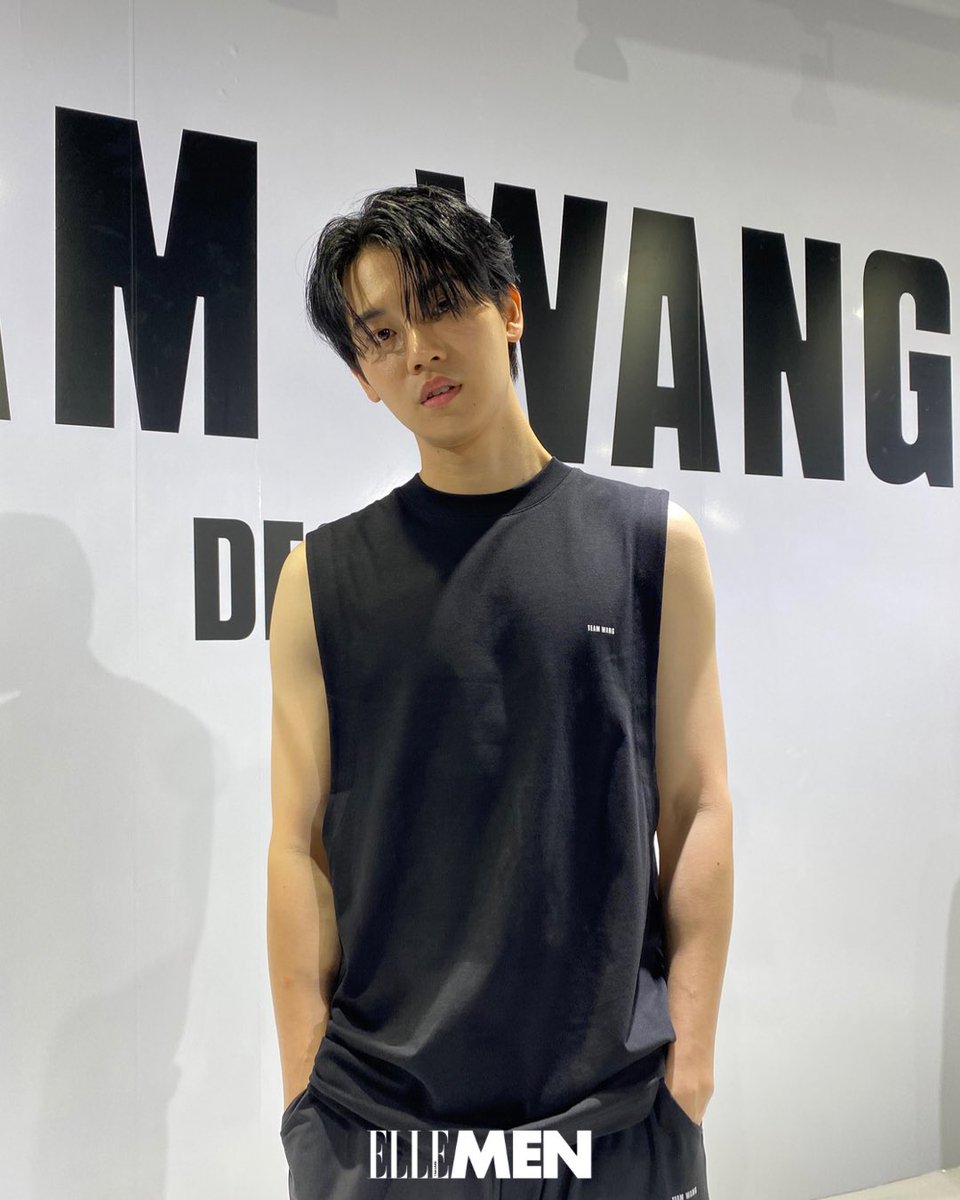 ElleMenThailand's tweet photo. ‘หยิ่น-อานันท์’ @yinyin_anw ที่งานเปิดตัวคอลเล็กชั่นล่าสุดของ @teamwangdesign_ เมื่อเย็นวันนี้! 

#ELLEMENthailand
#TEAMWANGdesign
#TeamwangdesignThailand 
#yinyin_anw https://t.co/DDPoUGpRmW