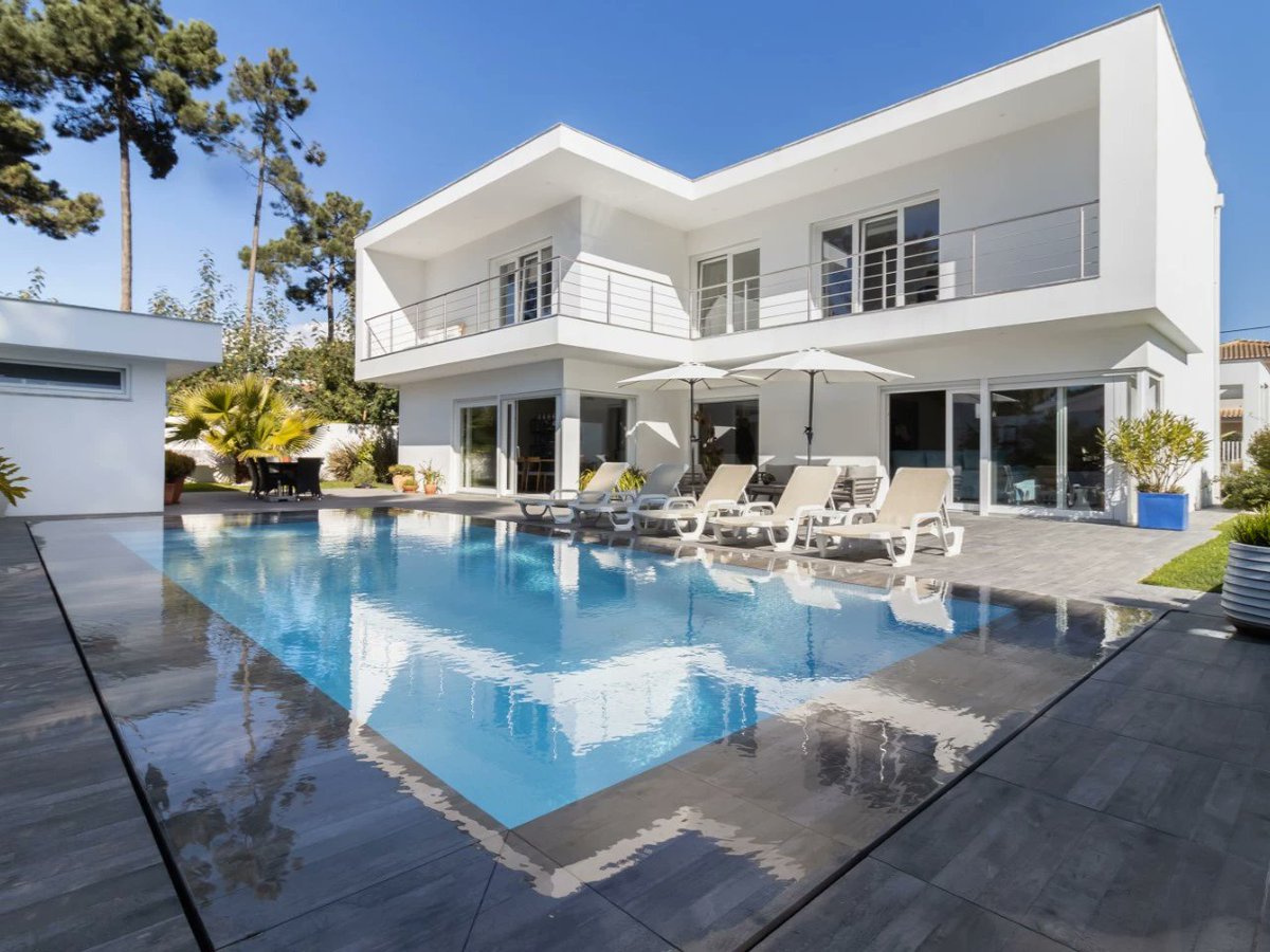 PORTUGAL_ECI's tweet photo. Villa de luxe T5 - lignes contemporaines avec de grandes surfaces- AROEIRA https://t.co/l71f9mNvud 
#RealEstate #portugal #investment #prestige https://t.co/PV4kcS4rP6