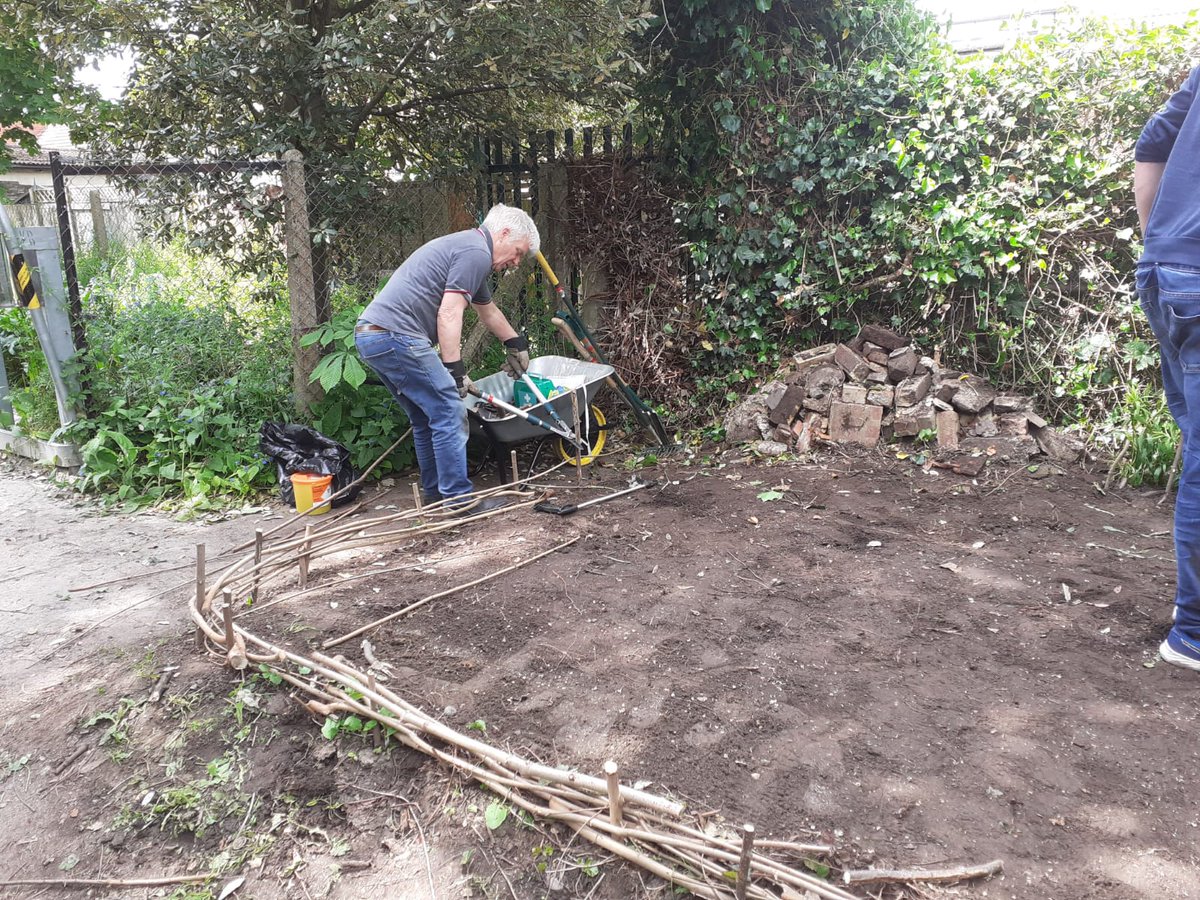 Finished weeding the flower bed at Thornbury Park today! This area was previously an overgrown flytipping spot, but will be transformed into a wildflower area 🌼 Volunteers sowed seeds including calendula and poppies. #JoinInFeelGood #GreenGym #Isleworth #IsleworthGreenGym