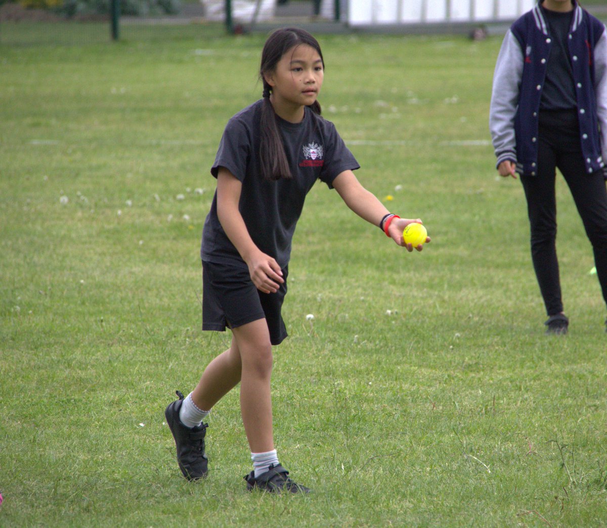 LPESSN's tweet image. 👏 Well done to all the schools that took part in todays Girls Cricket Competition at Burgess Park.
👧 Every single girl that attended set the perfect example for all to follow.
#Cricket #girlscricket #perfectexample 
@YouthSportTrust @Jasmine_Ali @lb_southwark