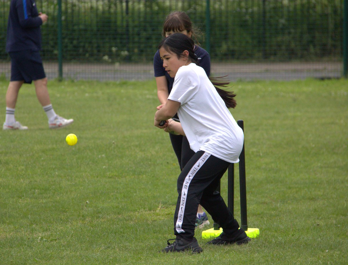 LPESSN's tweet image. 👏 Well done to all the schools that took part in todays Girls Cricket Competition at Burgess Park.
👧 Every single girl that attended set the perfect example for all to follow.
#Cricket #girlscricket #perfectexample 
@YouthSportTrust @Jasmine_Ali @lb_southwark