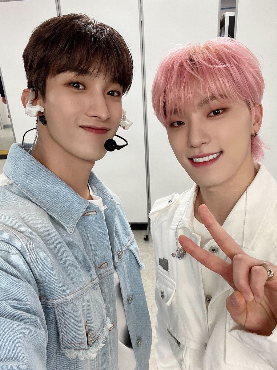 pledis_17 tweet picture