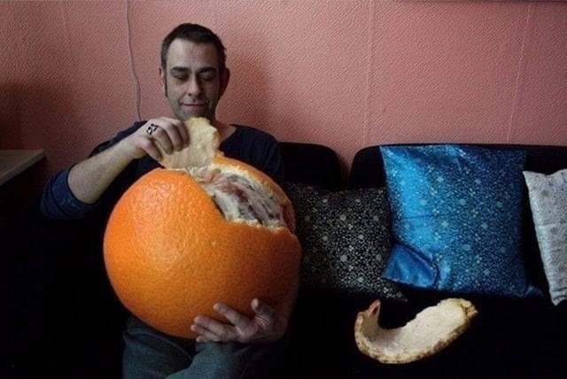 desde que es época de mandarinas siempre tengo una en mi cajón por si me dan ganas y ya estoy acostada