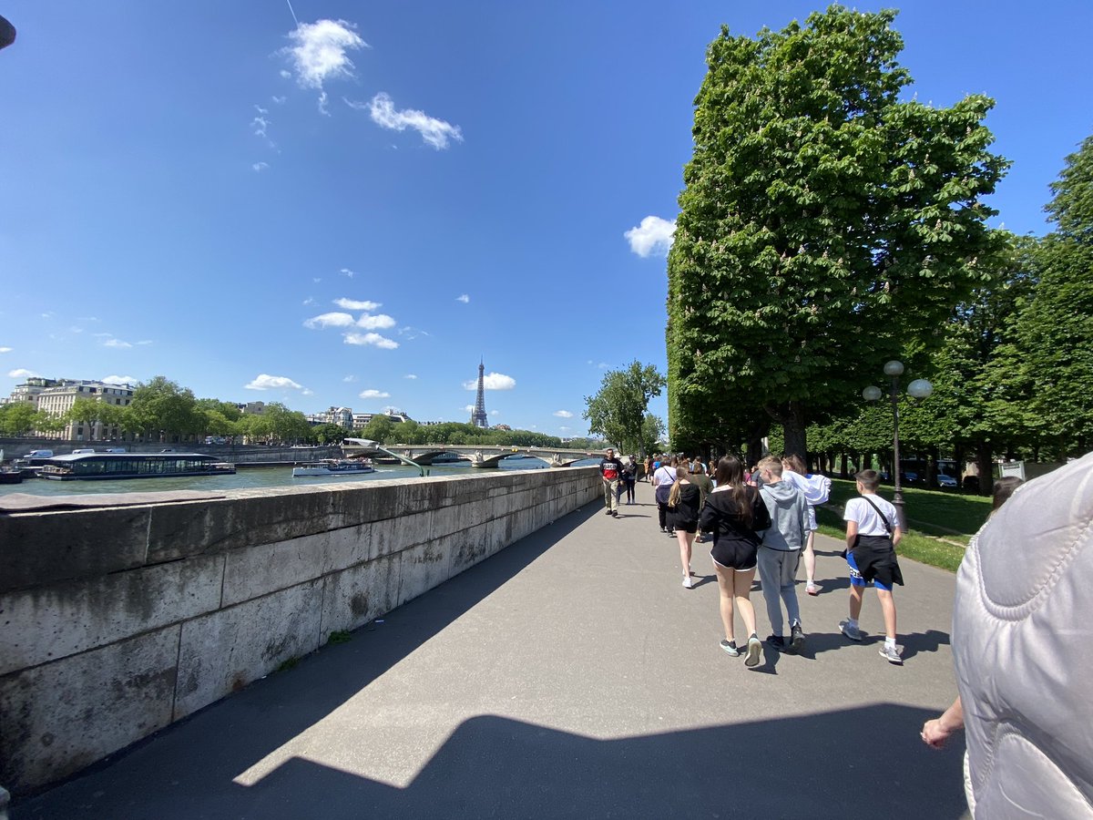 Finally made it to Paris!🇫🇷 lPlenty of walking and shopping left to do 🛍️
