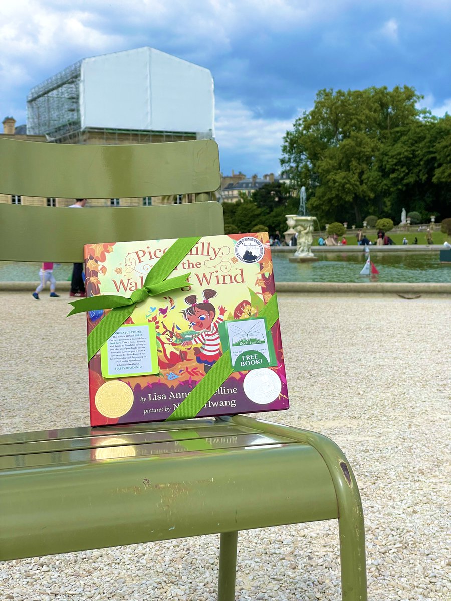 lisanovelline's tweet photo. Book  Fairy  magic  is  afoot  in  Jardin  du  Luxembourg!  Enjoy!  🌸💕✨📚💚🎀🎉 https://t.co/DFHYJGemb7
