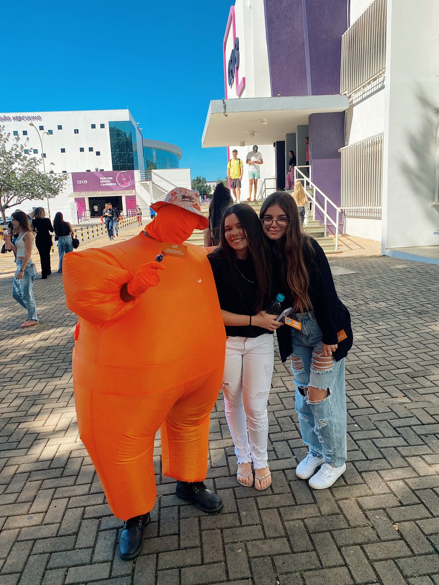 rangosemfila's tweet photo. 🚨URGENTE🚨 

Ranguinho é visto coagindo estudantes a furar filas no CEUB, entenda o caso: https://t.co/50ijiOCknE