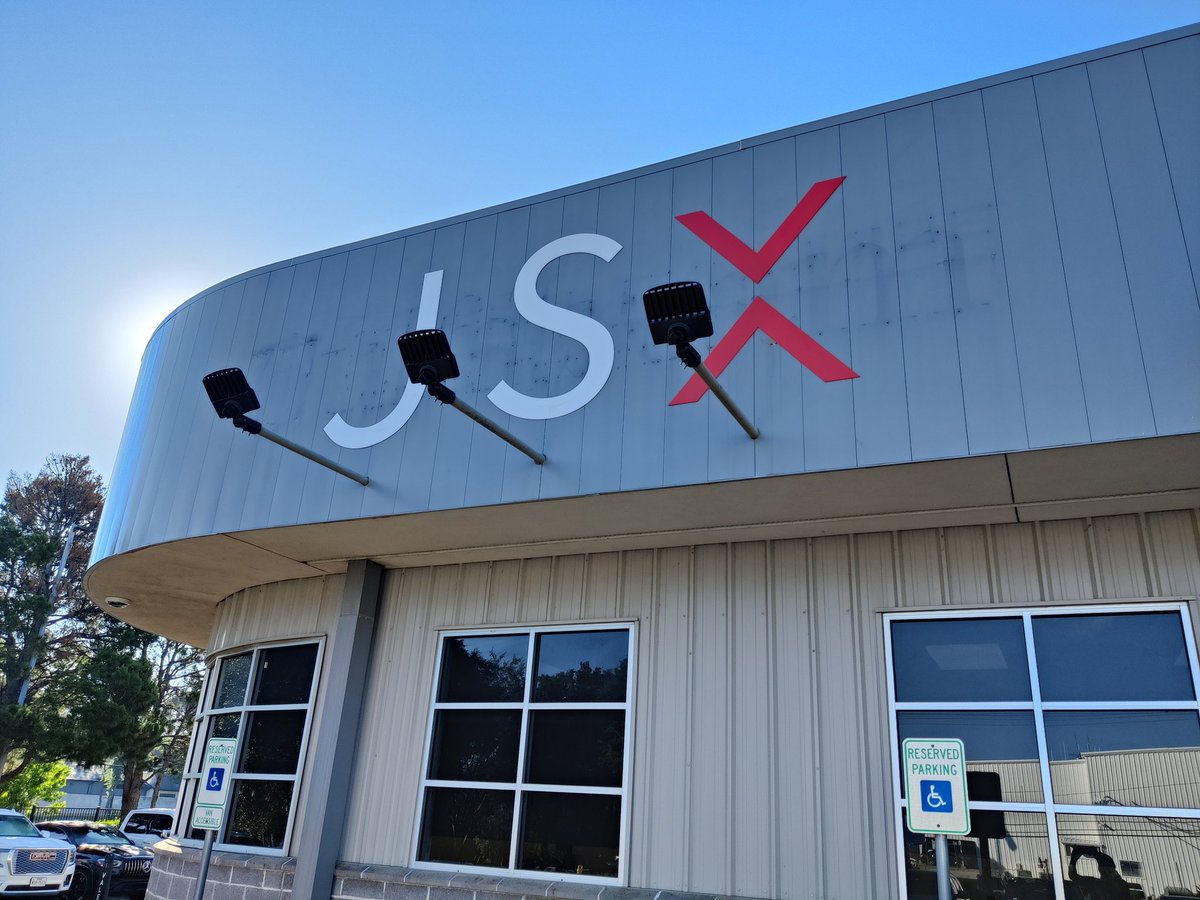 WeaselDJ's tweet image. #JSX is the GOAT🐐 airline!

@flyjsx jsx.com