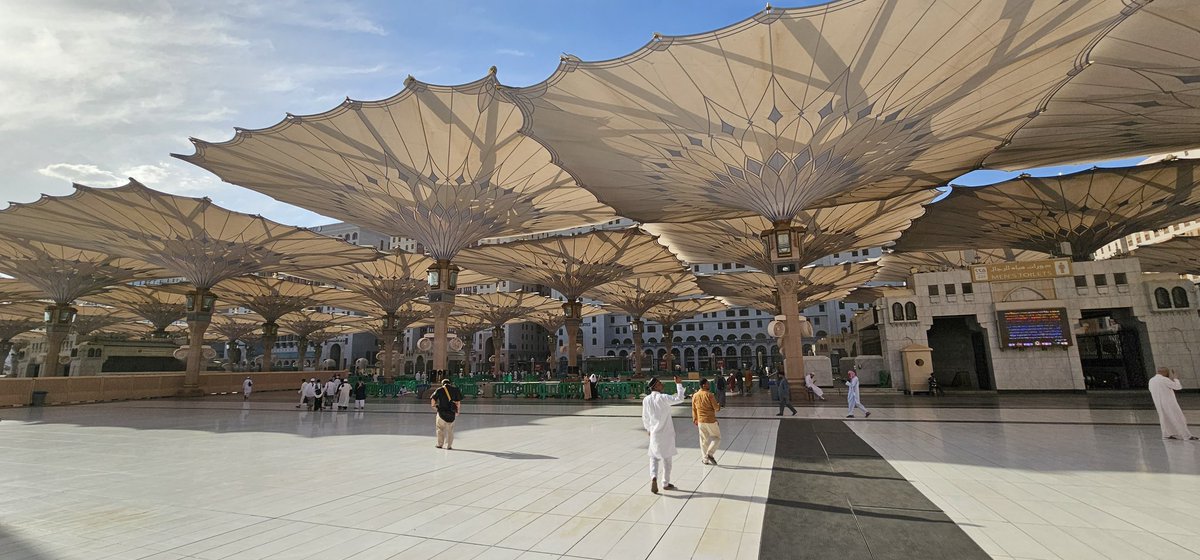 HaramainInfo's tweet photo. The courtyard of Masjid An Nabawi ﷺ after the Asr prayers https://t.co/XHh46VgDIg