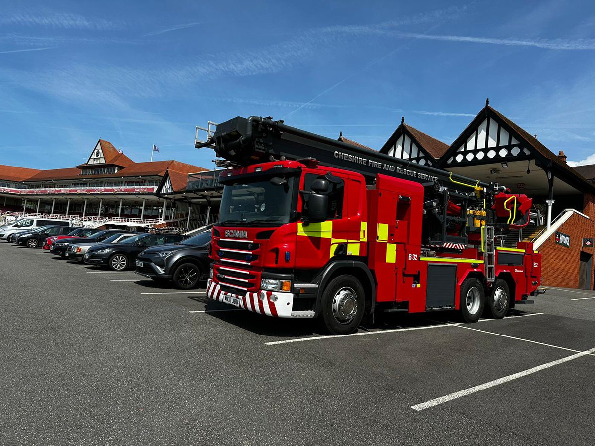 ChesterRaces's tweet photo. Thank you to @CheshireFire &amp; @ChesterFireStn for our annual Site Familiarisation 🚒✅

#HealthandSafety #ChesterFireStation #SiteFamiliarisation #ChesterFire #ChesterRaces https://t.co/5EQFEb6FbP
