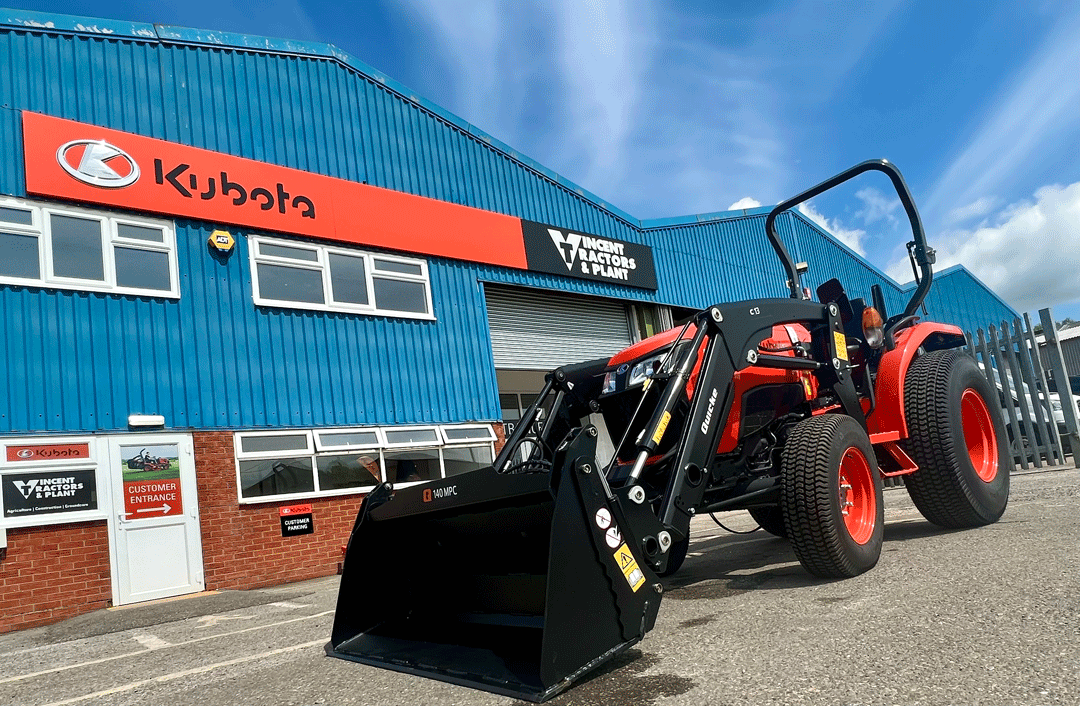 Quicke_UK's tweet photo. Come and see how well the Quicke C Series loader fits on this Kubota L1 at the Devon County Show this week in Westpoint Exeter  Vincent Tractors and Plant stand Ave’ G.

Ask your dealer for a Quicke
#QuickeUK #Cseries #FrontLoaders #Kubota @VincentTractors https://t.co/Xc1gwZgKbk