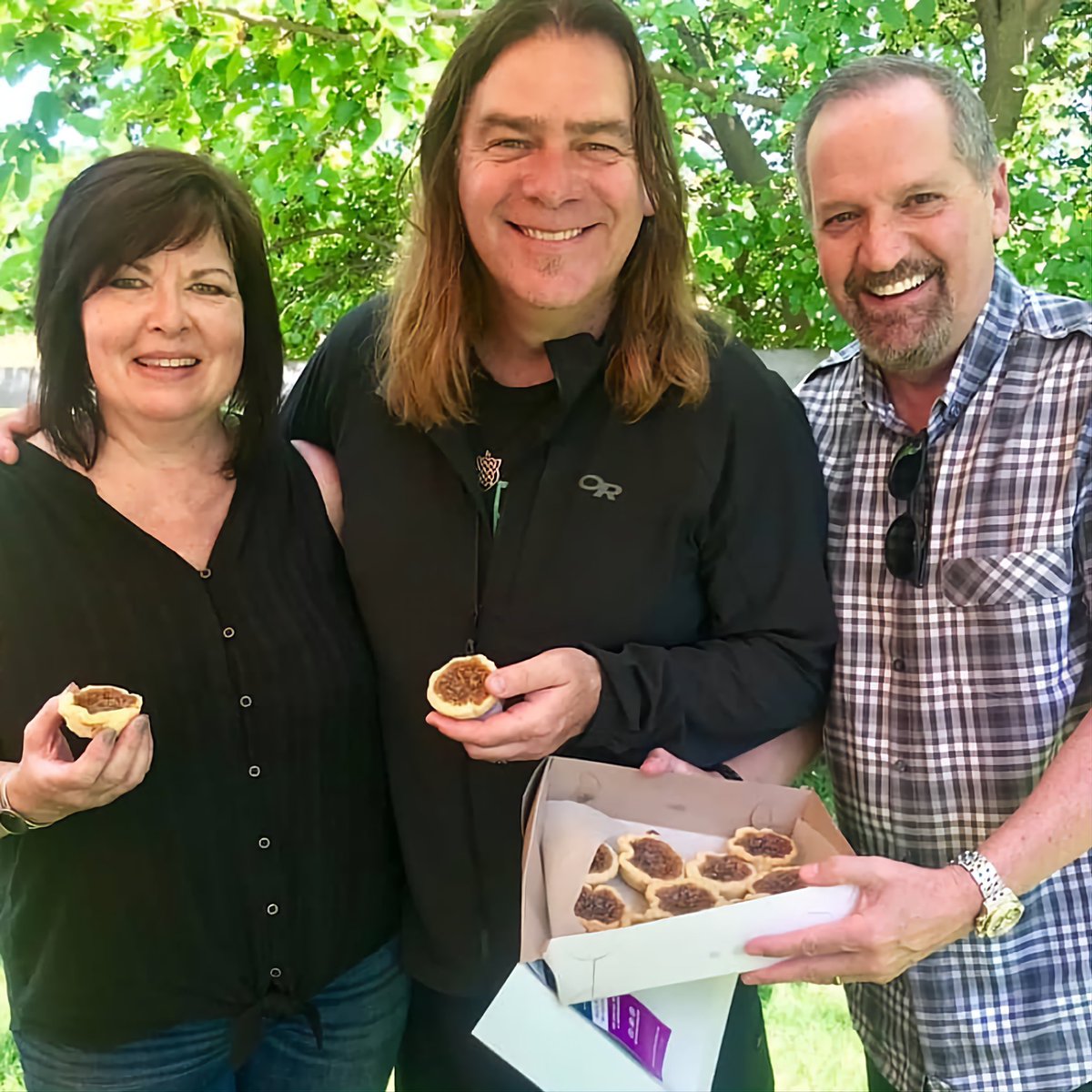 Wishing <a href="/alanthomasdoyle/">Alan Doyle</a> the happiest of birthdays today!! Jackson Triggs may not be on the schedule this year, but this particular fundraiser will be! #GratefulOpenHeartWarriorIsBakingAgain <a href="/adollaradayfdn/">Dollar A Day</a>
