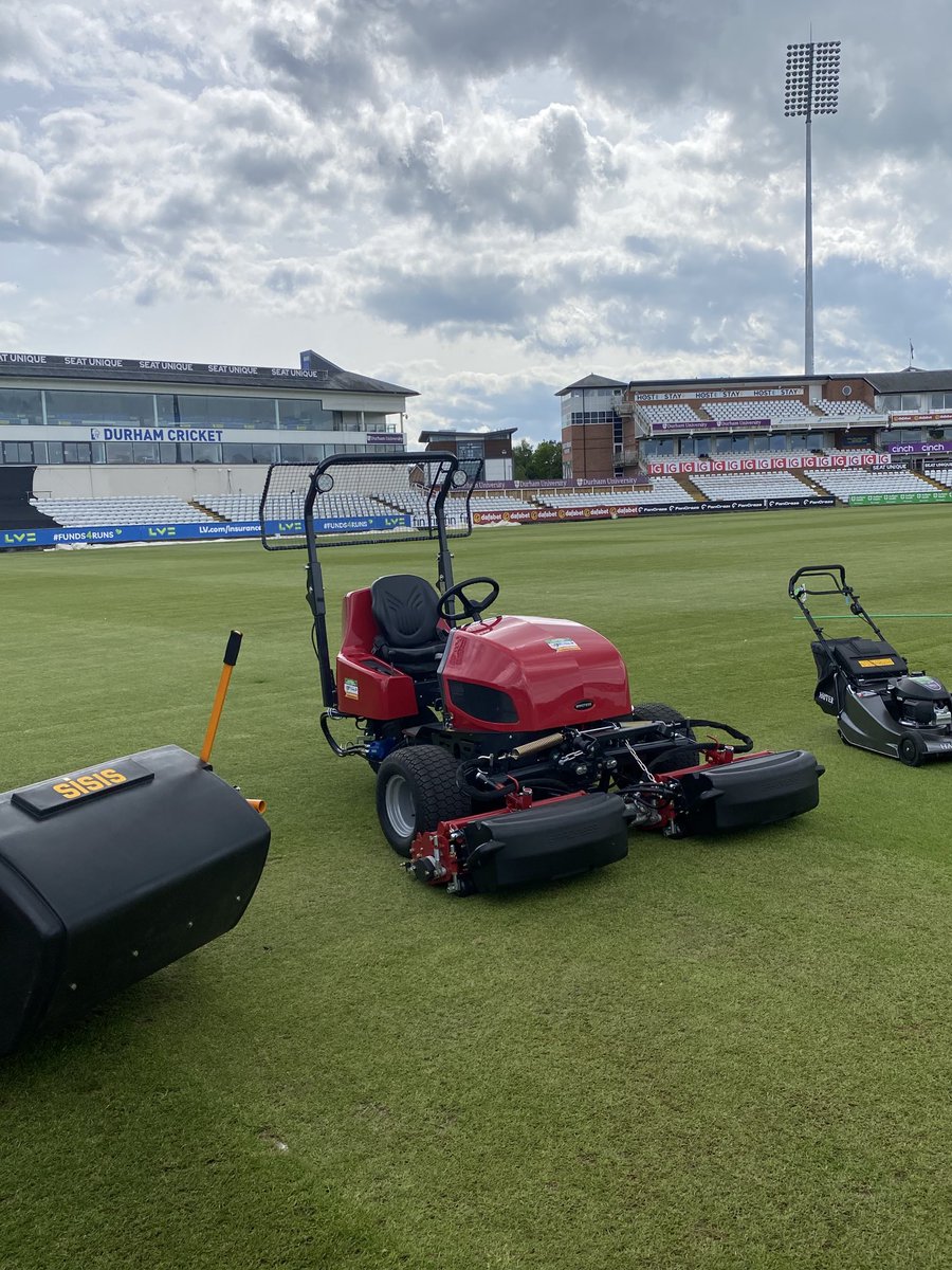 DarleyAndy29's tweet photo. Delivery today by ⁦@GGM_Ltd⁩ to ⁦@DurhamCricket⁩ riverside stadium. ⁦@baronessuk⁩ LM331 for the main cutting as well as some ⁦@SISISMachinery⁩ and a new hayter.
Thanks to Vic and the team for choosing the sharpest cut https://t.co/mDdvI7ovjS