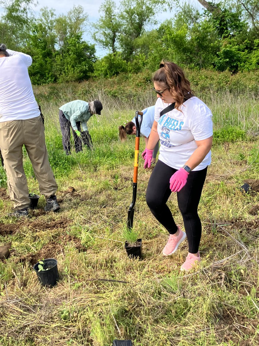 consiliumlocums's tweet photo. Consilium makes the world better, one seed at a time on Earth Day.
Read more here: https://t.co/DsoBDFg2OJ
#consilium #earthday #TXCAT #wearetca #pollinators #youareconsilium #navtiveplants #wildflowers #plants #birds https://t.co/VN7RoQUotL