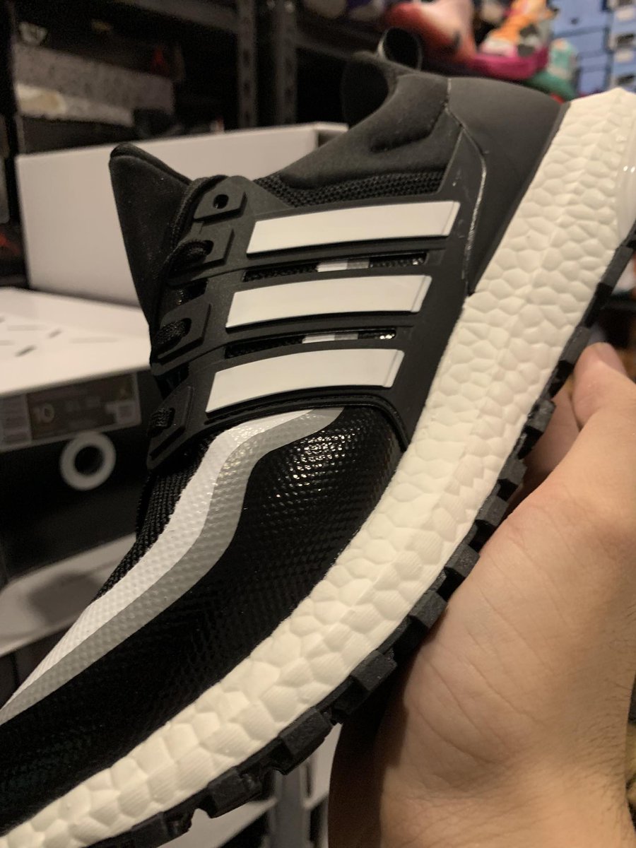 Ang_Ge22's tweet photo. Ultra Boost available! https://t.co/wz7KMDCxqn