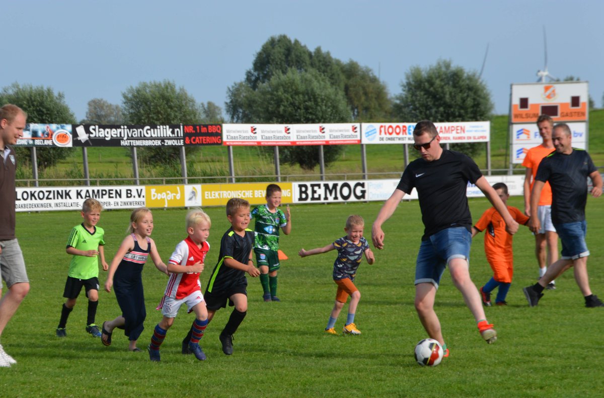 16 juni afsluitende avond voor de jeugd!!!: Op vrijdag 16 juni gaan we met alle jeugdleden, leiders en trainers van spreeuwtjes tot en met JO17, er een gezellige avond van maken op sportpark de Wijde Blik. dlvr.it/Sp9vmp