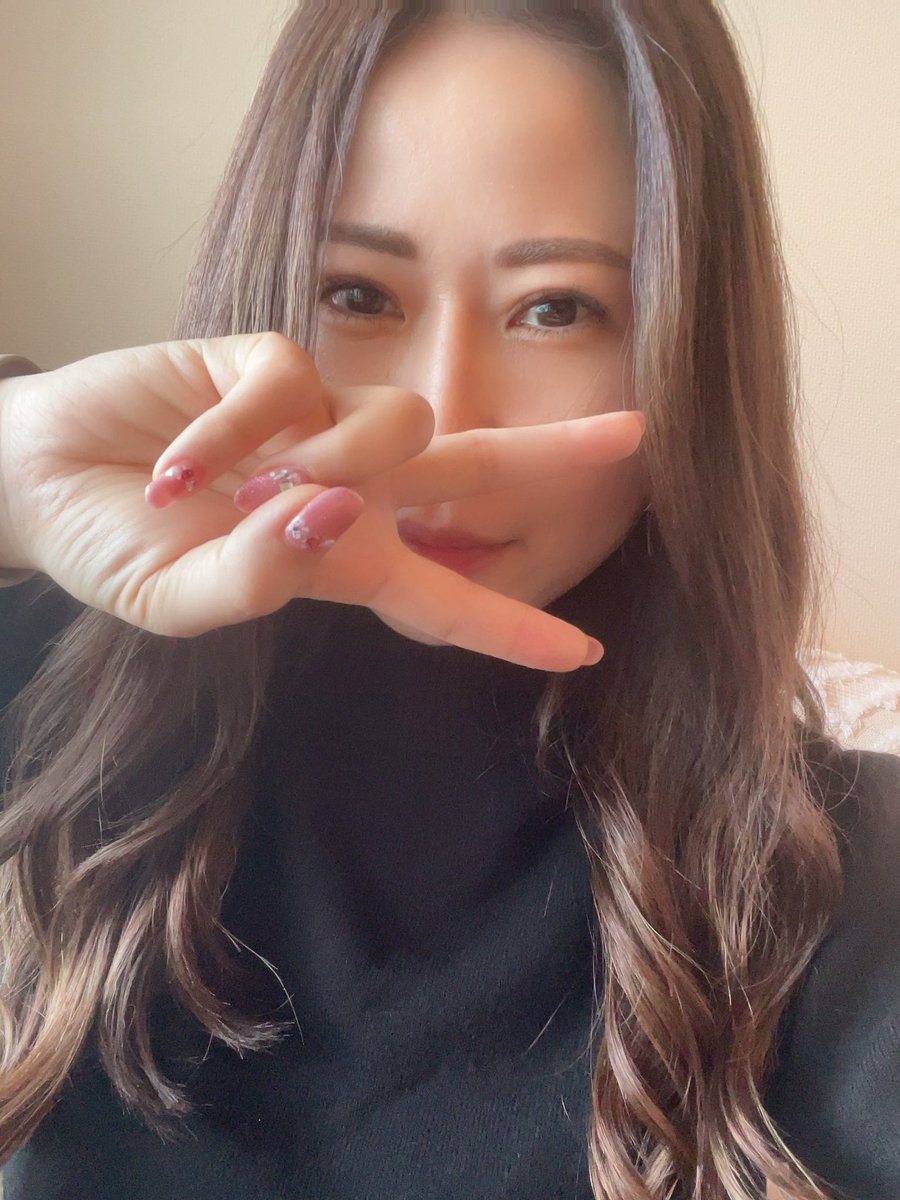 Choco_cake_lov's tweet image. #ストレートアイロン
壊れる悲劇。
いきなり壊れられても予備とかあるわけないし😱

急ぎで仕事帰りに買いに行きました。

誕生日プレゼントでもらった
#ReFa 😭

迷っている時間はない！
#TESCOM

私が重視するのは
重さ、大きさ、立ち上がりの速さ
挟んだ時の隙間！以上☹️