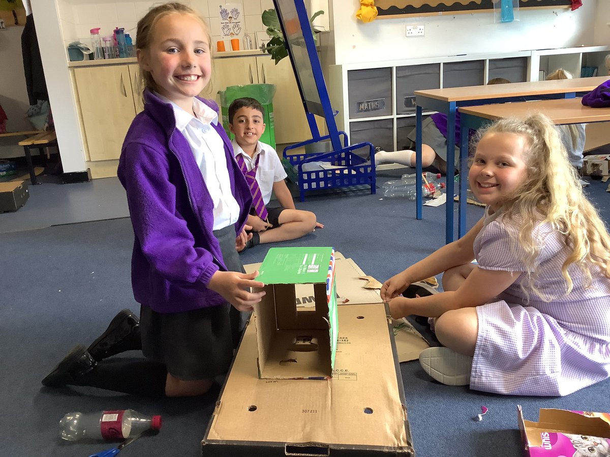 HaematiteEPS's tweet photo. We have been enjoying building bridges as part of our STEM week learning today. We discussed the challenges we encountered and how we will adapt our approach to our bridge building tomorrow 👩‍🔬👨‍🔬🥼🧪@PrimaryElaine https://t.co/oGd804n6fU