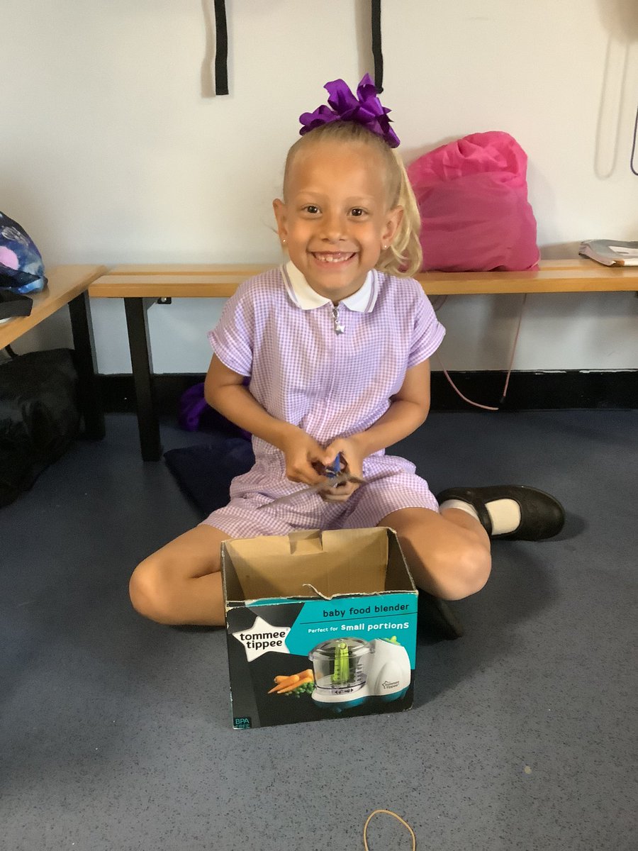 HaematiteEPS's tweet photo. We have been enjoying building bridges as part of our STEM week learning today. We discussed the challenges we encountered and how we will adapt our approach to our bridge building tomorrow 👩‍🔬👨‍🔬🥼🧪@PrimaryElaine https://t.co/oGd804n6fU