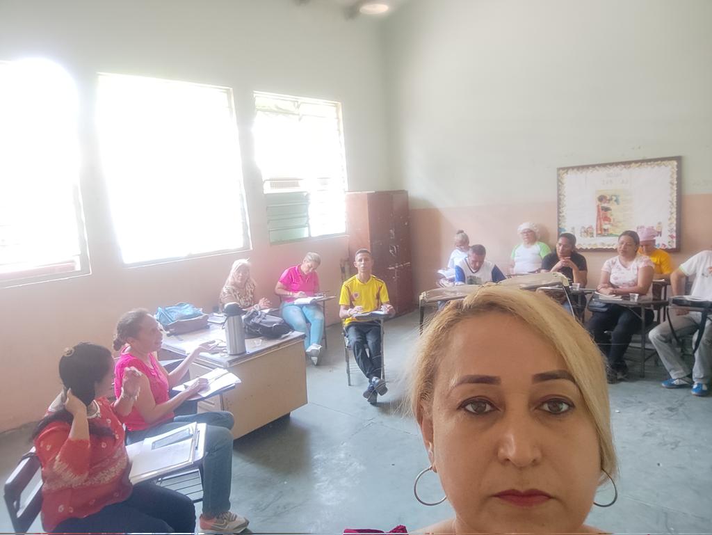 Primer Encuentro Formativo Municipal con los Equipos Parroquiales de los Centros de Desarrollo de la Calidad Educativa en Zamora <a href="/NicolasMaduro/">Nicolás Maduro</a> @MPPEDUCACION <a href="/_LaAvanzadora/">Yelitze Santaella</a> @PiedadQuintana1 <a href="/CRIFPMA/">CRIFPMA</a> <a href="/crifpma2/">OBSERVATORIO EDUCATIVO CRIFPMA</a> <a href="/andreina1409/">maría méndez</a> @saclarigue