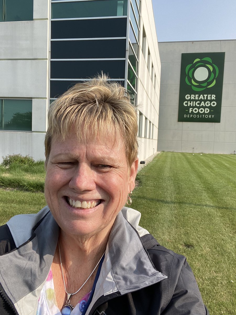kreiber's tweet photo. Looking forward to my volunteer experience today @FoodDepository in Chicago this is Foodbank # 6 (in 6 different states) #EndHungerNow! https://t.co/Ht1OuG24Jc