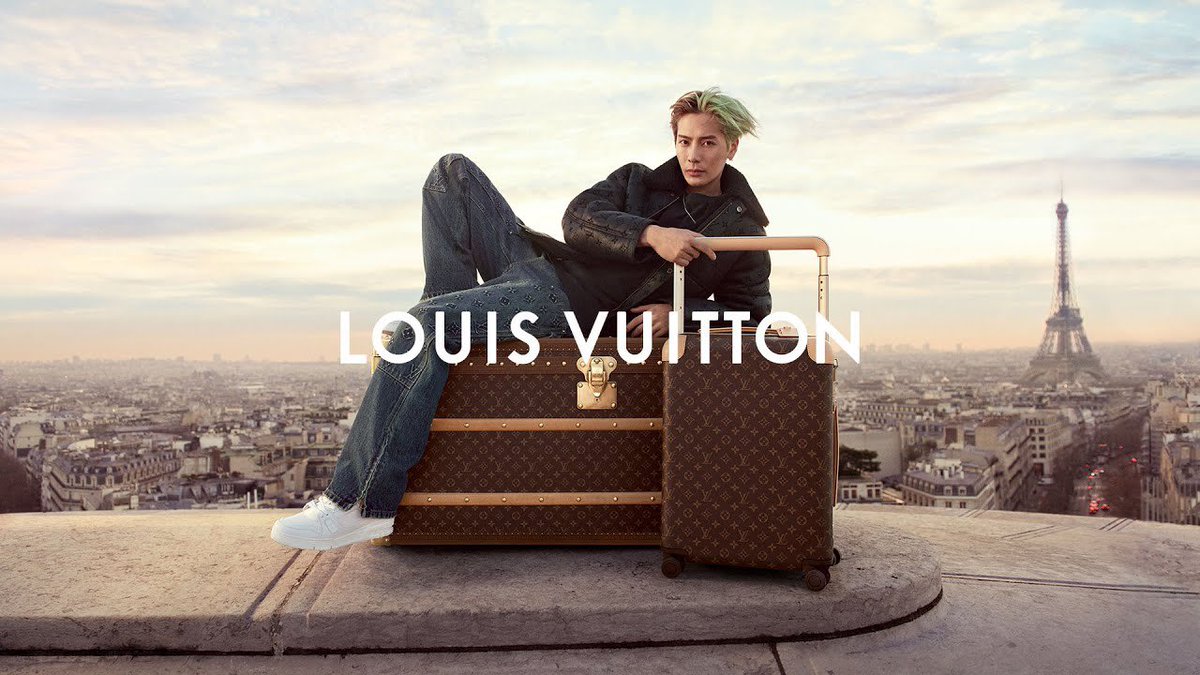 Fashion Icon #JacksonWang stars in the new #LouisVuitton campaign, #HorizonsNeverEnd, an homage to the Maison’s trunk-making heritage which evokes the spirit of travel in the magic city of #Paris...📸👨‍🎤🗼🇫🇷✨🌟👑❤️💚

#jacksonwanglouisvuitton
#jacksonwanginparis
#LVHorizon