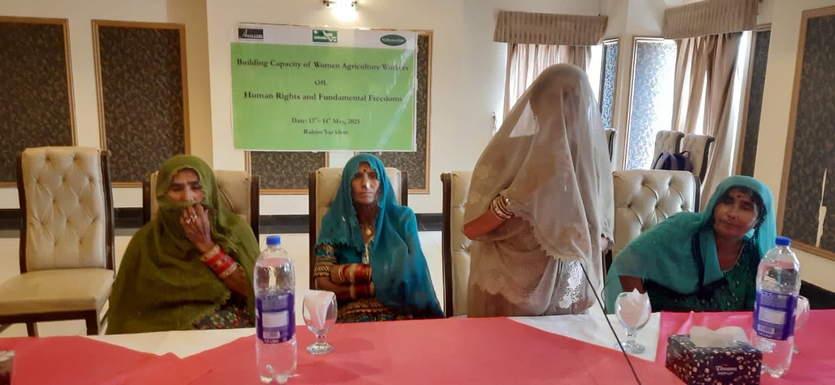 MZRAWAZ's tweet photo. 63 women agriculture workers geared up at #RYKhan & #Sukkur to demand formal labour status for 7.6 million women workers in the agricultural fields of #Punjab & #Sindh in #Pakistan @NARIPakistan @Awazcds2 @PDA4SDGs @forum_asia @BROT_furdiewelt @adhikaridpa @PrarthanaRao4 #SDG8 https://t.co/nUFog1PjW2
