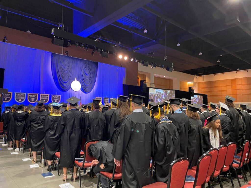 AugustaPress's tweet image. Families of candidates had already gathered in droves at the Marriott Convention Center by the time Augusta University began its 2023 Spring Commencement for undergraduates Friday morning.

theaugustapress.com/augusta-univer…
#augustauniversity #springcommencement #graduatingclassof2023