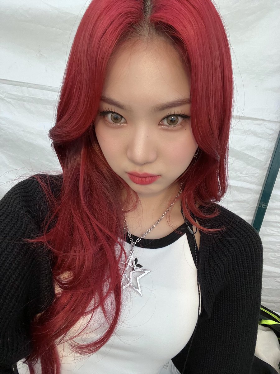 STAYC_official's tweet image. 🐱💬
팬미팅에서 만날 준비 잘 하고 있지~~? ❤️

#STAYC #스테이씨 #ISA #아이사