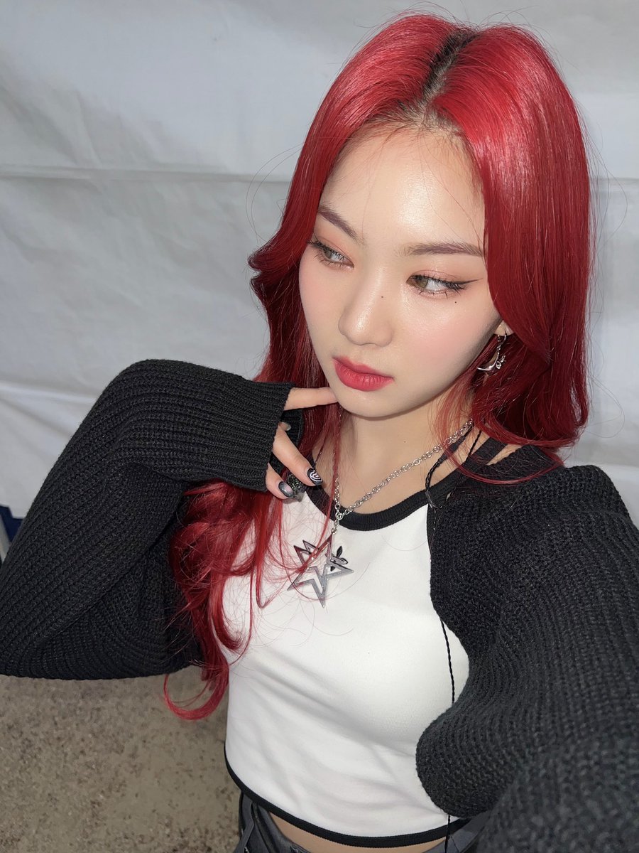 STAYC_official's tweet image. 🐱💬
팬미팅에서 만날 준비 잘 하고 있지~~? ❤️

#STAYC #스테이씨 #ISA #아이사