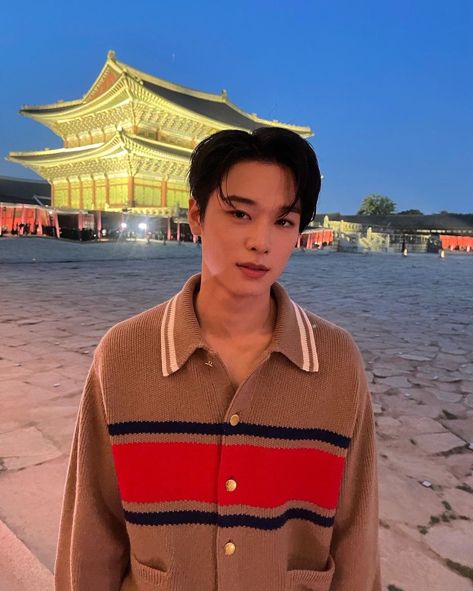 There are more of the photo dumps that I was taking during the event, but since the better picture probably has been circulating around, so this is what’s left on my media. Still, a mediocre Juyeon-styled pose, but thank you for having us around, Gucci!