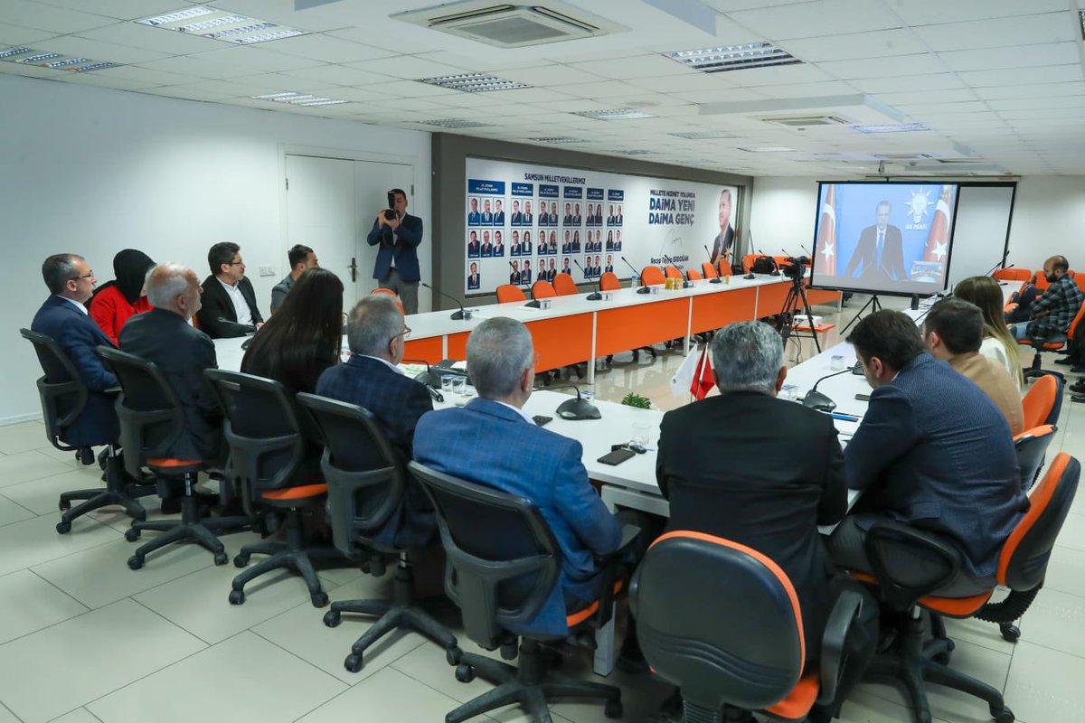 Cumhurbaşkanımız ve Genel Başkanımız Sn. <a href="/RTErdogan/">Recep Tayyip Erdoğan</a> Başkanlığında çevrim içi yöntemle gerçekleştirerek seçimleri ve yol haritamızı değerlendirdiğimiz toplantımızın teşkilatlarımız, ülkemiz ve milletimiz için hayırlara vesile olmasını diliyorum.