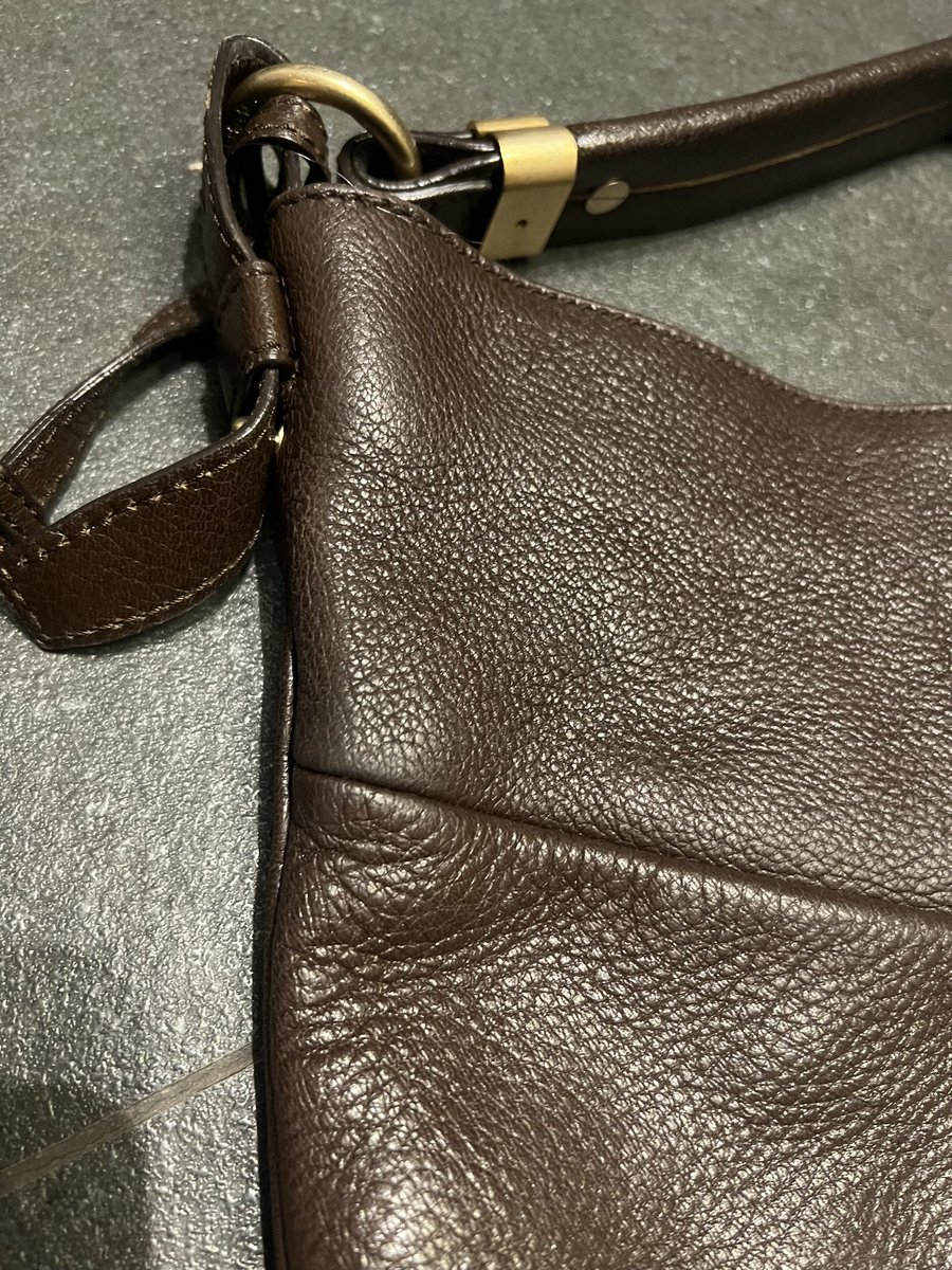 show_windows_03's tweet photo. before→after
レザーのバッグなどは
リペアにより金額に大きな差が出ます。
仕入れ2990円
売値26800円
送料750円
利益20380円
バッグは冬物アウターと同じくらいの破壊力です。
#古着
#リペア
#せどり
#メルカリ
#古着せどり
#アパレル物販
#アパレルせどり https://t.co/oIAOsjgsvi