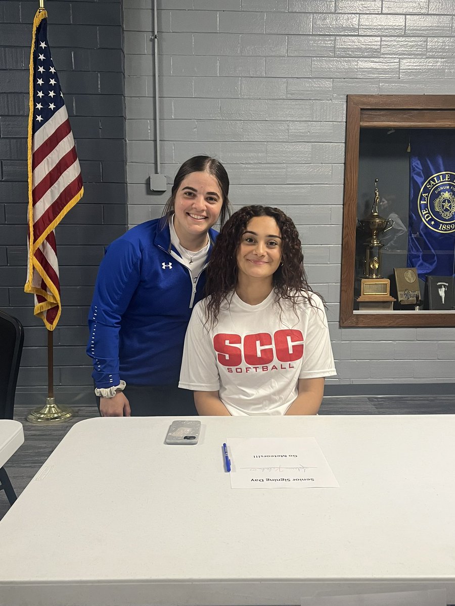 Signing day for our captain Autumn Kelleher! ✍🏼

Southeastern CC got a great one coming their way! 

Extremely proud of you!❤️🖤