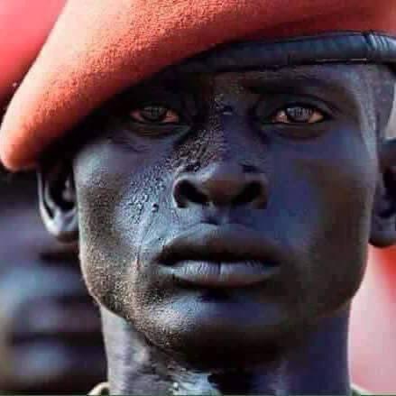 حكاية صورة ✋

جندي سوداني يبكي.. 
عند اعلان جنوب السودان كدولة مستقلة
عام 2011م
.
'فليس هناك اسوء من تقسيم وطنك '

#حكاية_صورة 
#السودان