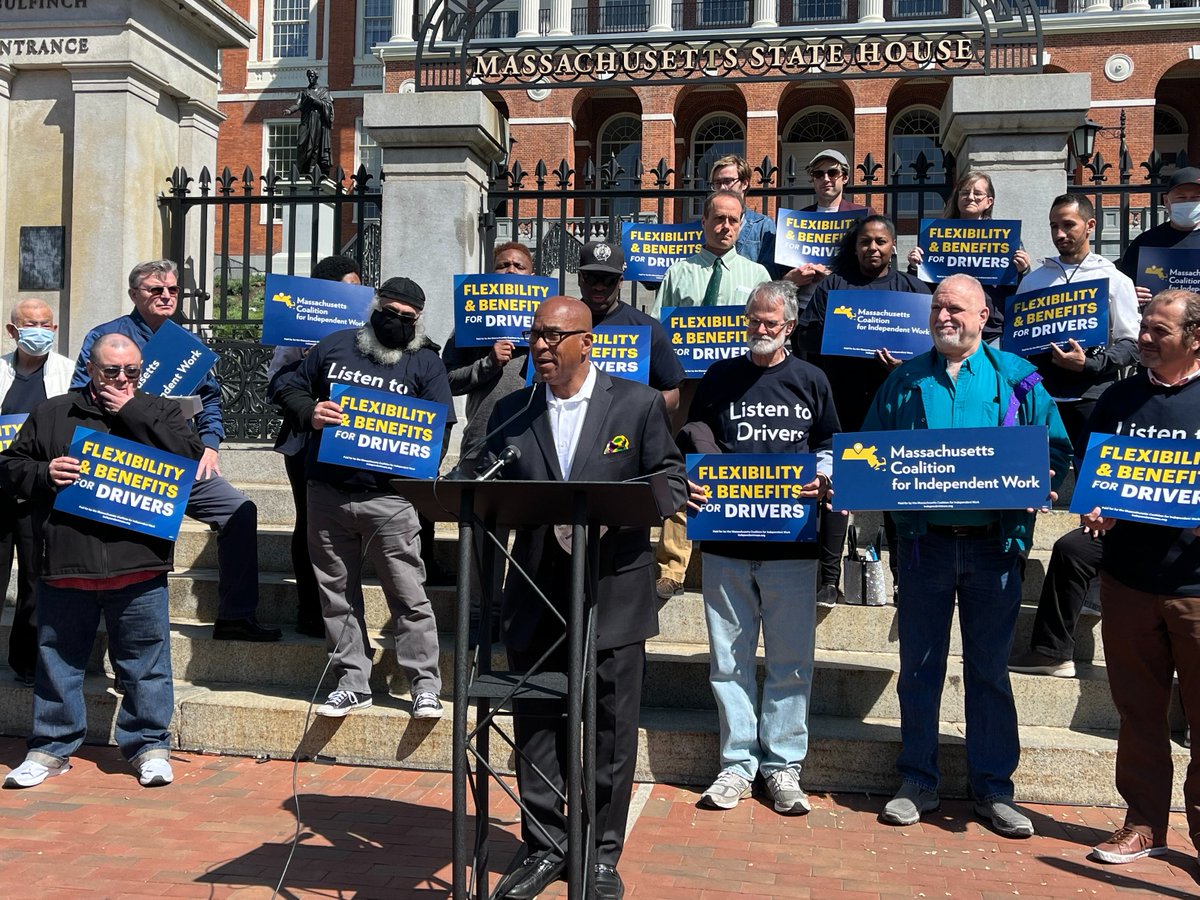 🧵
1st up to speak is Charles, C. “I drive with Lyft part-time and have been an independent driver a lot longer than these apps have been around. I owned a limousine company in Boston for over 25 years. I understand better than most what it means to be an independent contractor.”