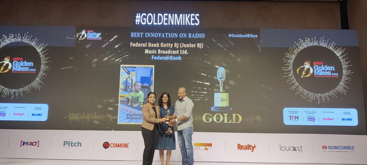 e4mevents's tweet photo. Honoring Brilliance🏆
Congratulations to the e4m #GoldenMikes trailblazing Award Winners 2023!
Category - Best Innovation on Radio
Winners - @radiocityindia 
 @FederalBankLtd

 #e4mawards #radioawards #audioawards #mumbai https://t.co/5xRGyJKf1T