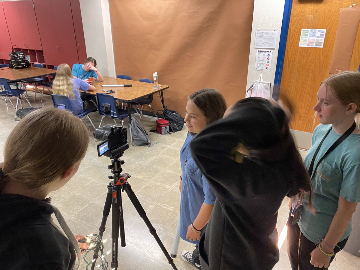 art_mvms's tweet photo. HS Credit students creating art with light.  They are collaborating and planning their ideas. https://t.co/lduA2NXYxE