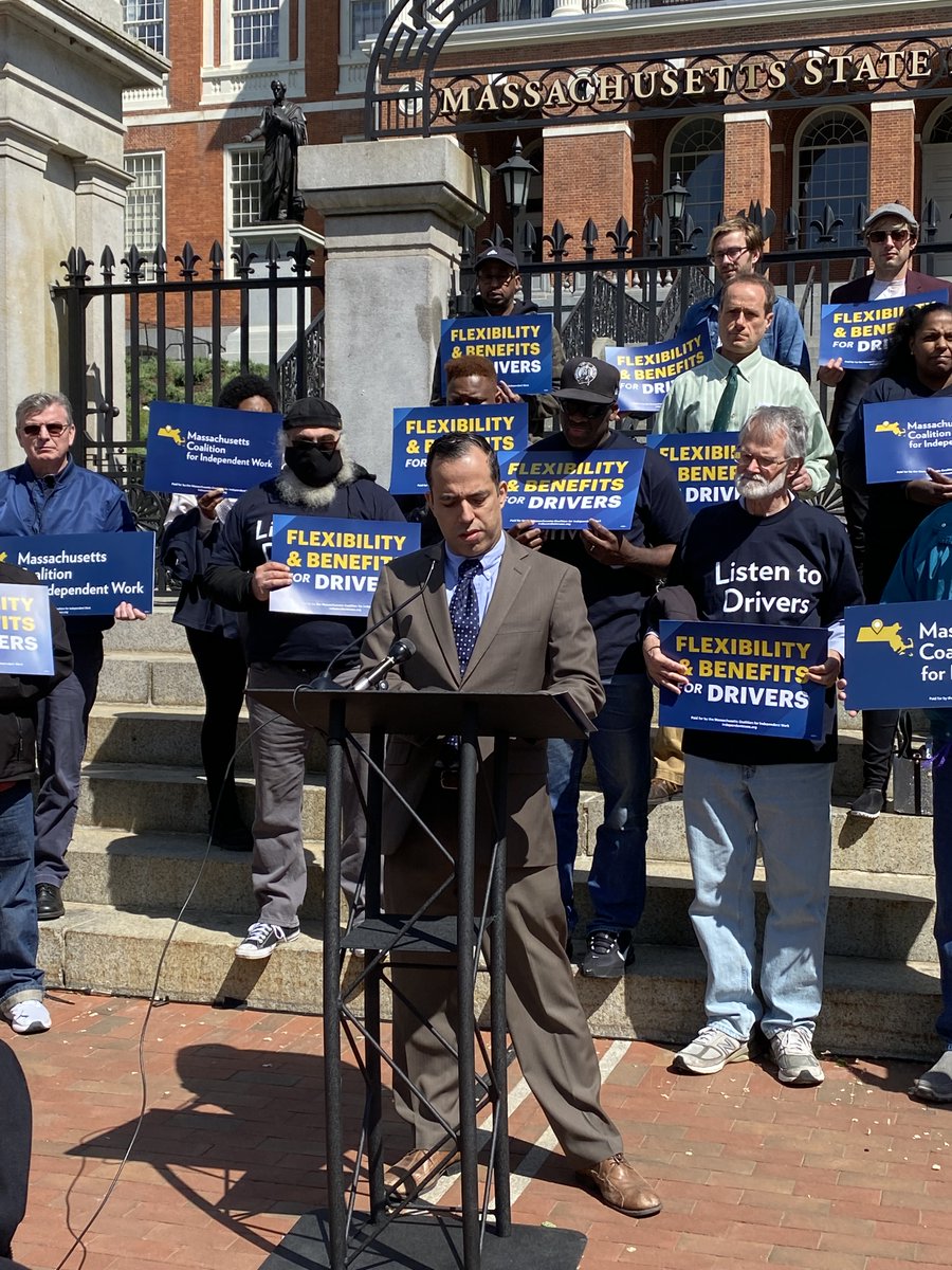 🧵
Next up to speak is Oscar R who has been driving with Uber &amp; Lyft for over two years. #mapoli #rideshare